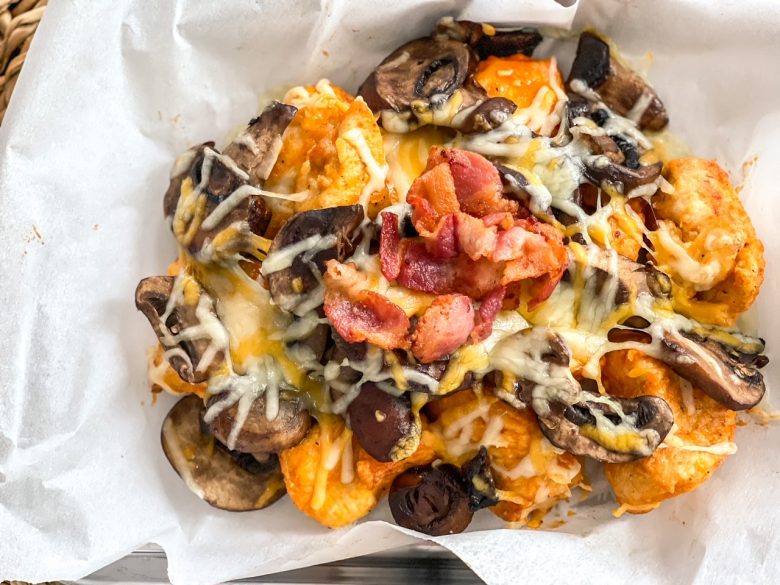 Boneless chicken chunks with melted cheese, mushrooms and bacon drizzled with Ranch dressing. 