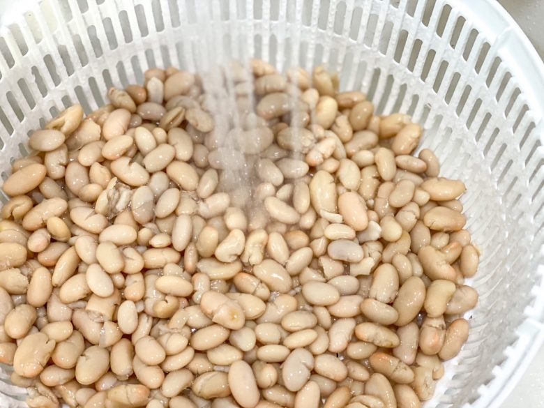 Rinse great northern beans. 
